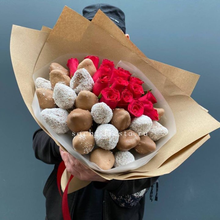 Розы и клубника в шоколаде Мерси в Липецке