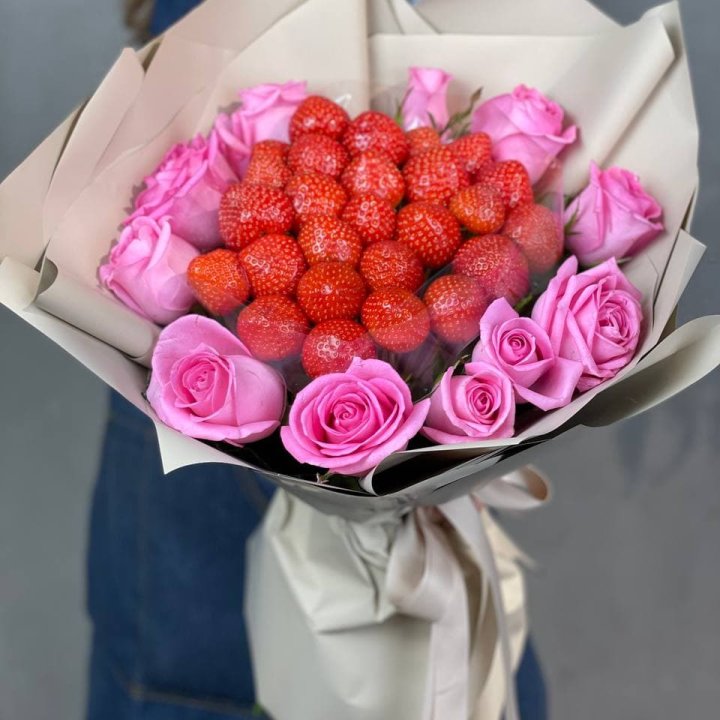 Клубника и розы в Липецке