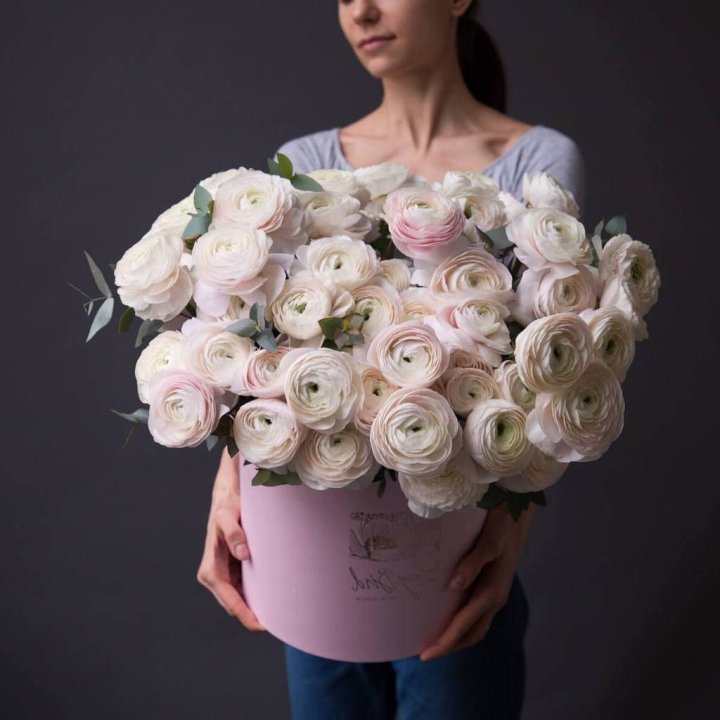 Бокс с ранункулюсами в Липецке