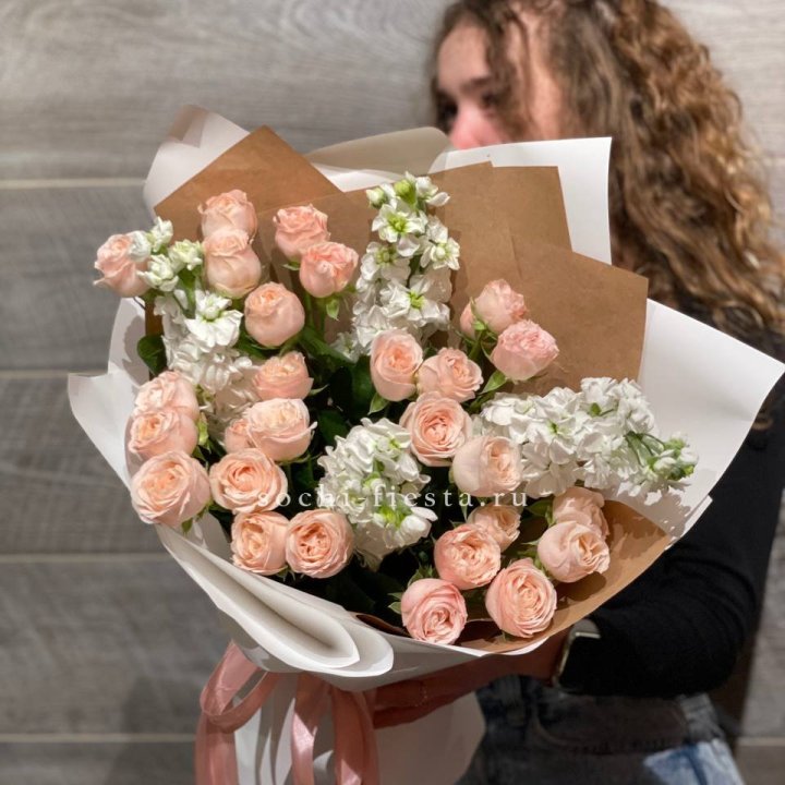 Букет бомбасти и маттиола в Липецке