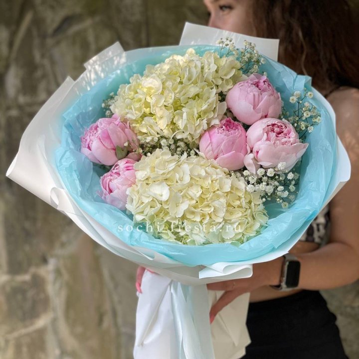 Букет с пионами "Блюсом" в Липецке