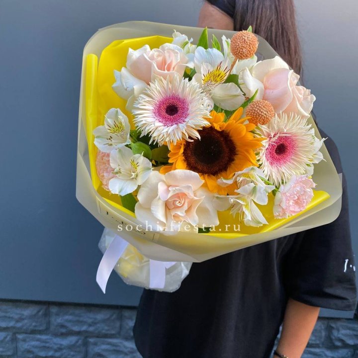 Букет с подсолнухом "Елоу" в Липецке