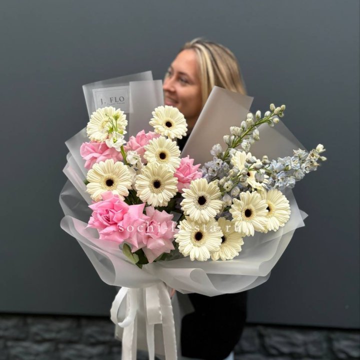 Букет роз и гербер в Липецке