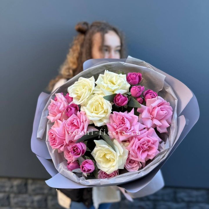 Букет французских и пионовидных роз в Липецке