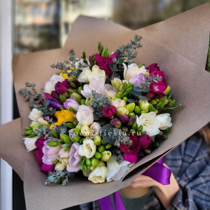Букет фрезий "Радуга" в Липецке