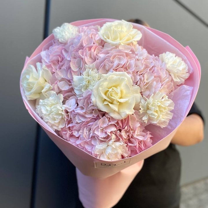  Букет гортензий и роз  в Липецке