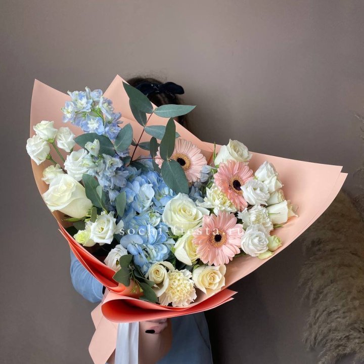  Букет гортензии и роз "Валенсия" в Липецке