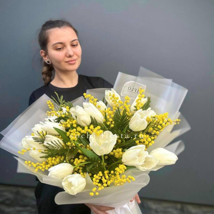 Букет тюльпанов и мимозы в Липецке