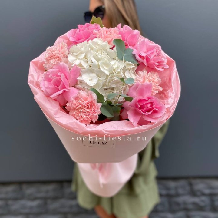  Букет роз и гортензии "Навола" в Липецке