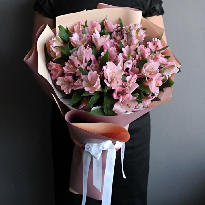 Букет розовых альстромерий в Липецке