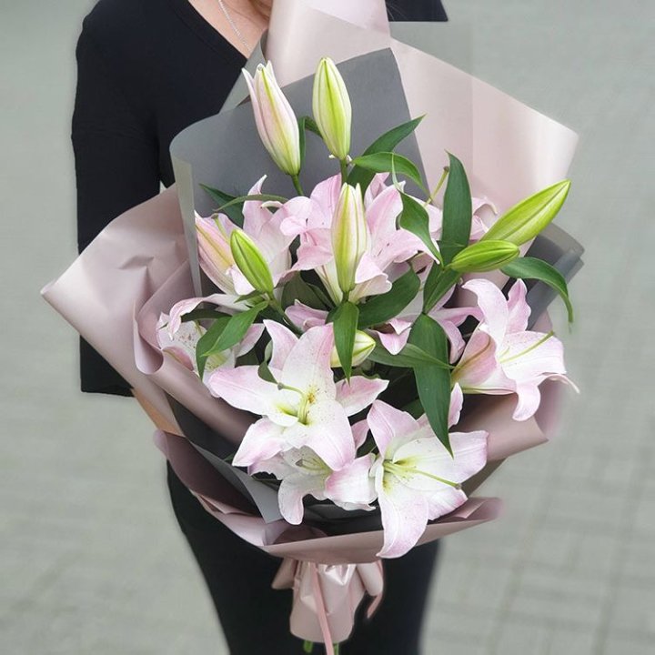 Букет розовых лилий в Липецке