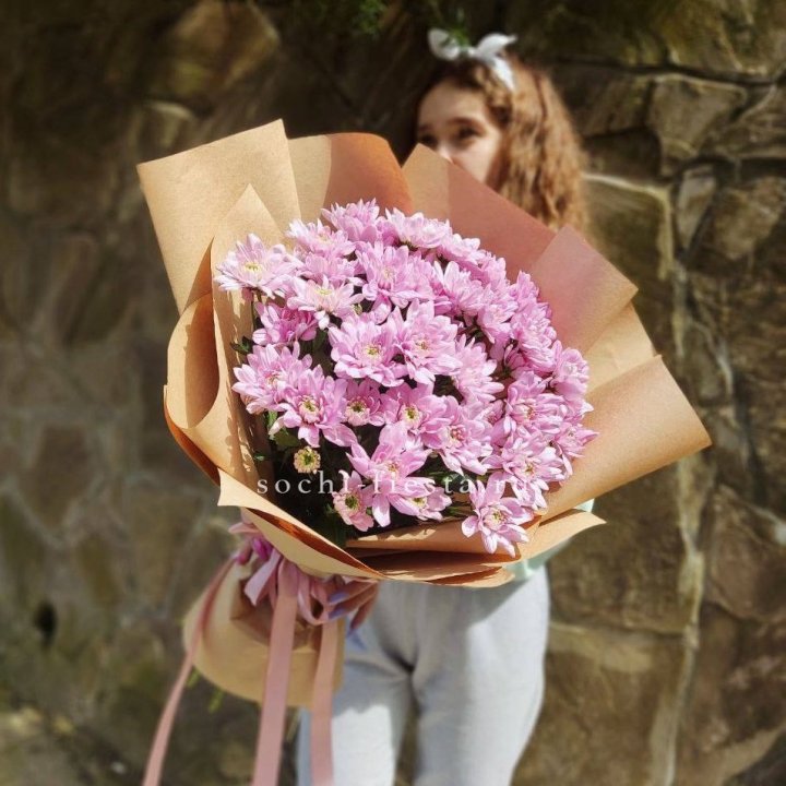 Букет хризантем в крафте в Липецке