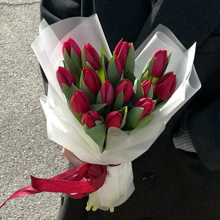 15 красных тюльпанов в Липецке