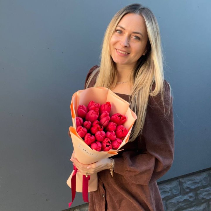  19 красных тюльпанов в Липецке