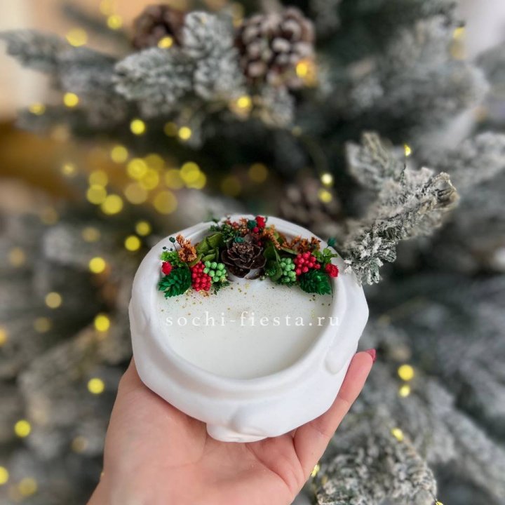 Свеча ароматическая в гипсе Руки с шишкой в Липецке