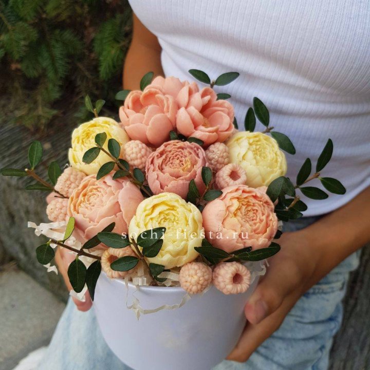 Шоколадный букет с ягодами в Липецке