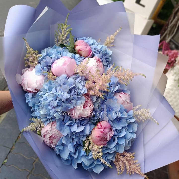 Дизайнерский букет с гортензией №3 в Липецке