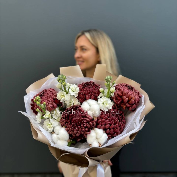 Хризантемы с маттиолой в Липецке