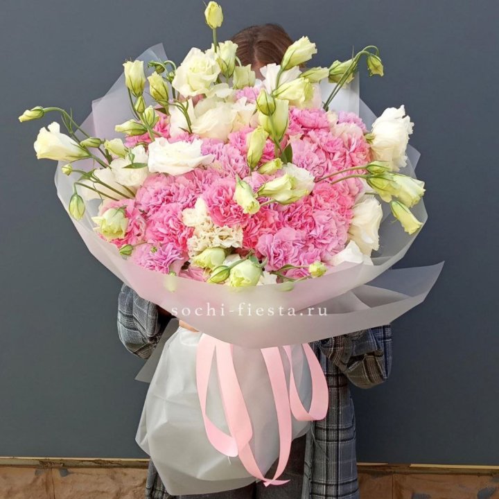 Букет из эустом и диантусов  в Липецке