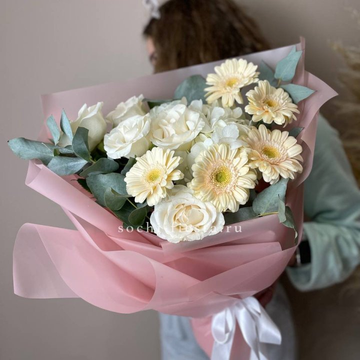 Букет роз, гортензии, гербер  в Липецке