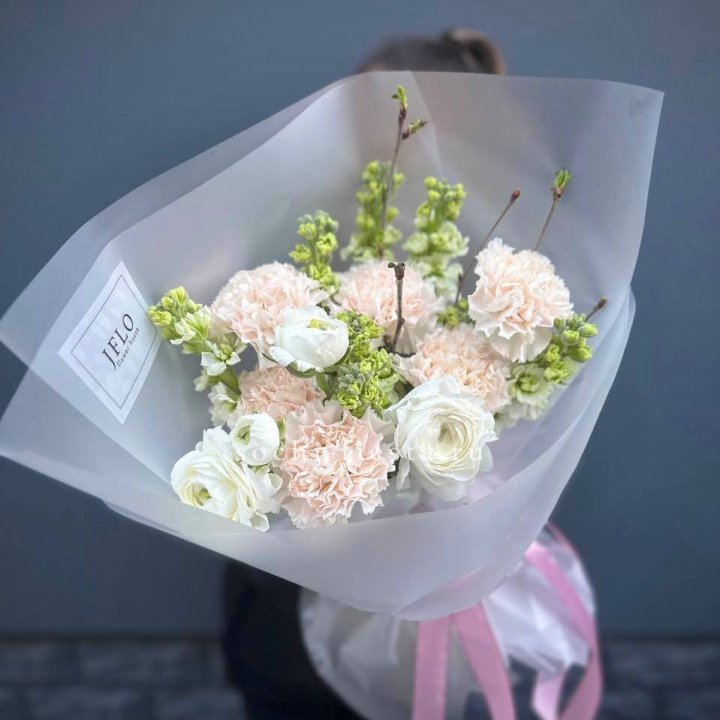 Букет маттиолы и ранункулюсов  в Липецке