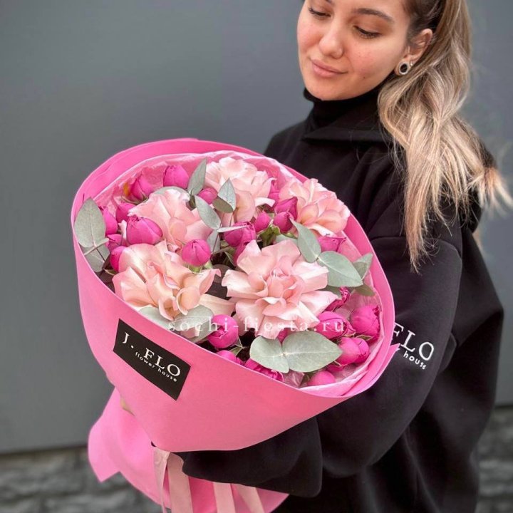 Букет французских и пионовидных роз "Ламиносо" в Липецке