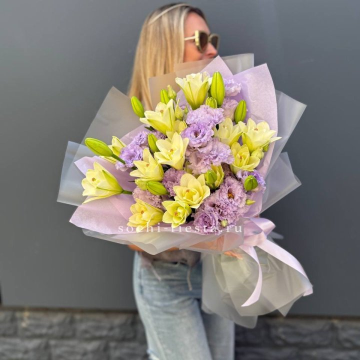  Букет лилий и эустом в Липецке