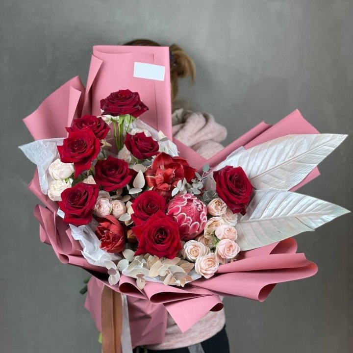 Дизайнерский букет "Ред Вильвет" в Липецке