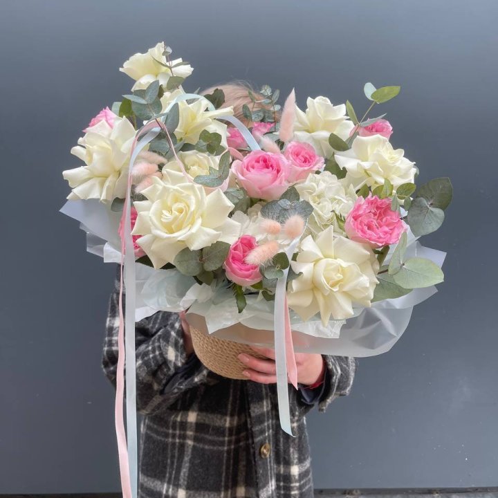 Кашпо с розами в Липецке