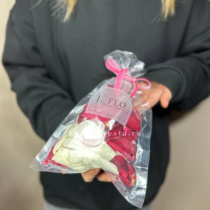 Лепестки роз в Липецке