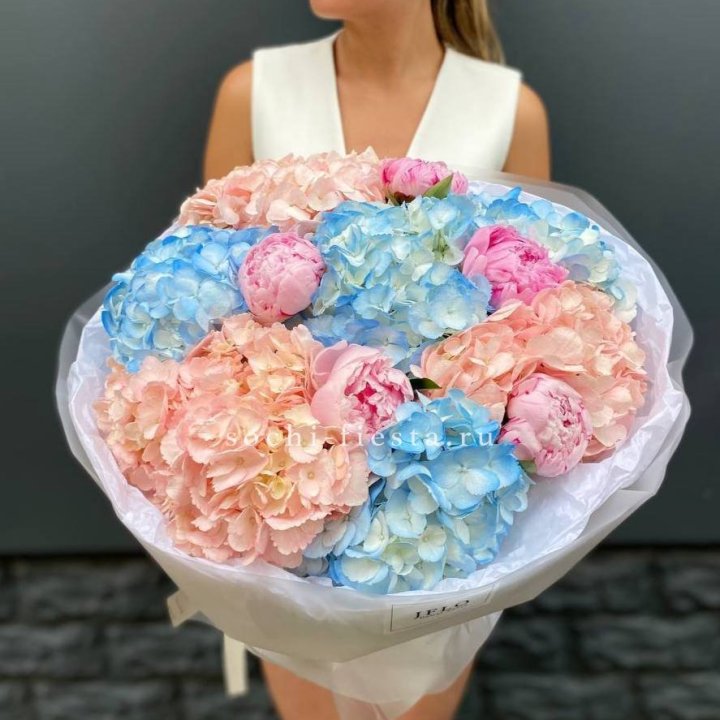 Дуобукет гортензии с пионами  в Липецке