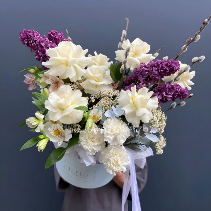 Цветочный бокс Французских роз и Сирени в Липецке