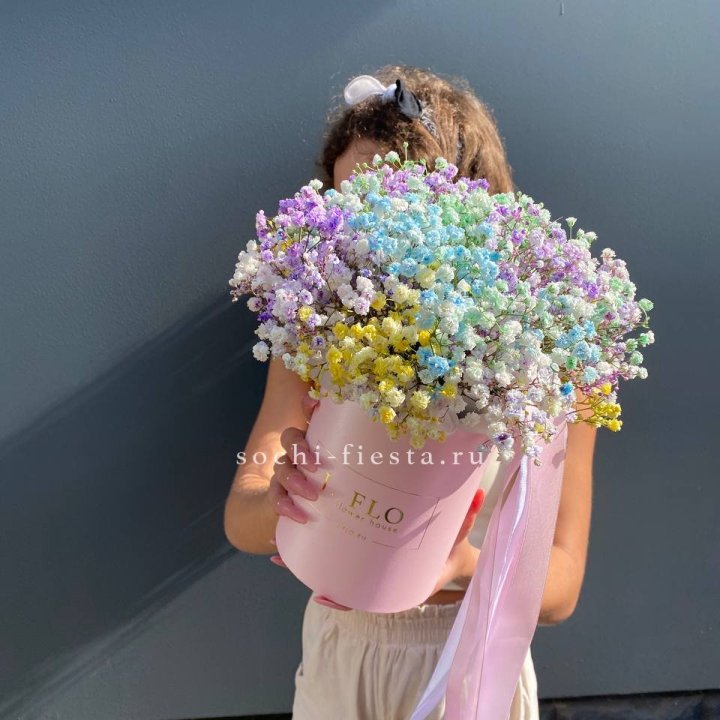 Радужные гипсофилы в шляпной коробке в Липецке