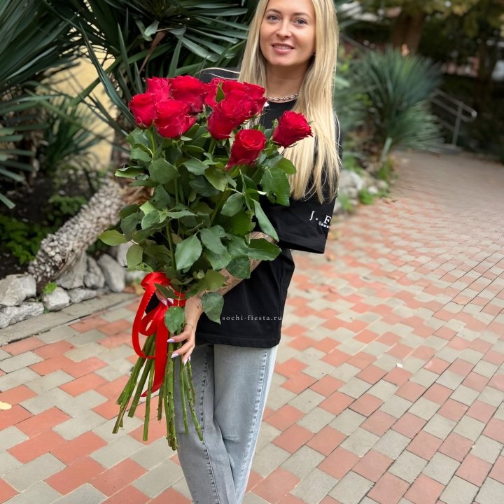15 высоких красных роз в Липецке