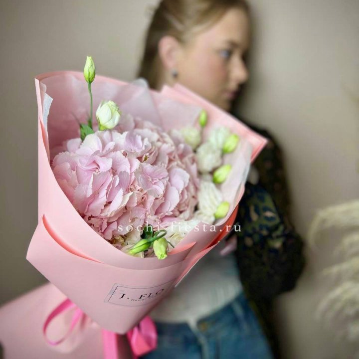 Букет с гортензией №2 в Липецке