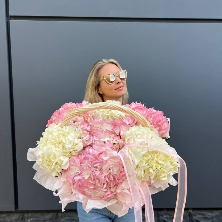 7 гортензий в корзине в Липецке