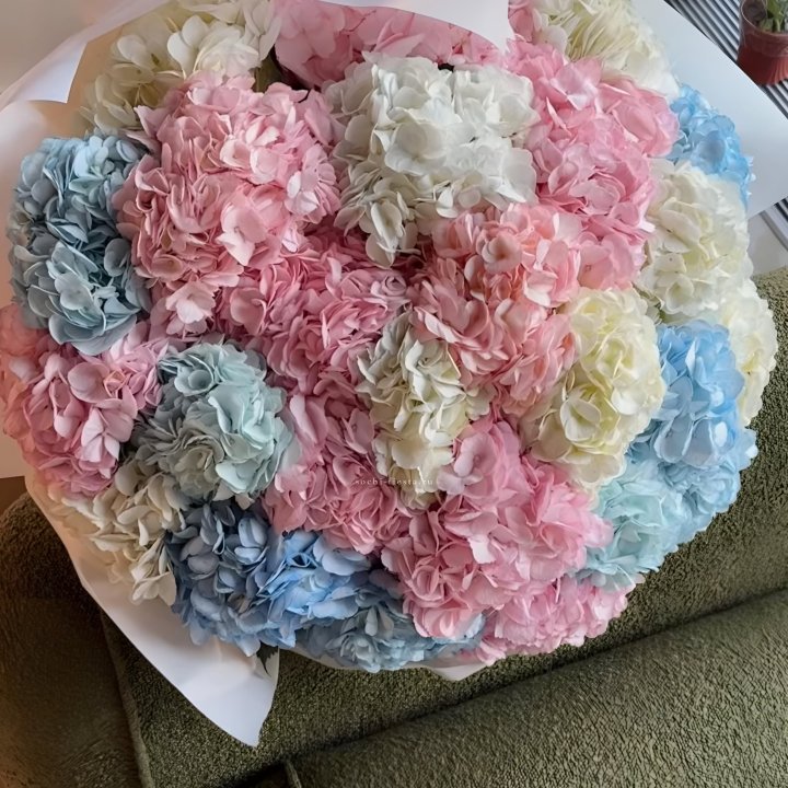 Букет гортензий микс в Липецке