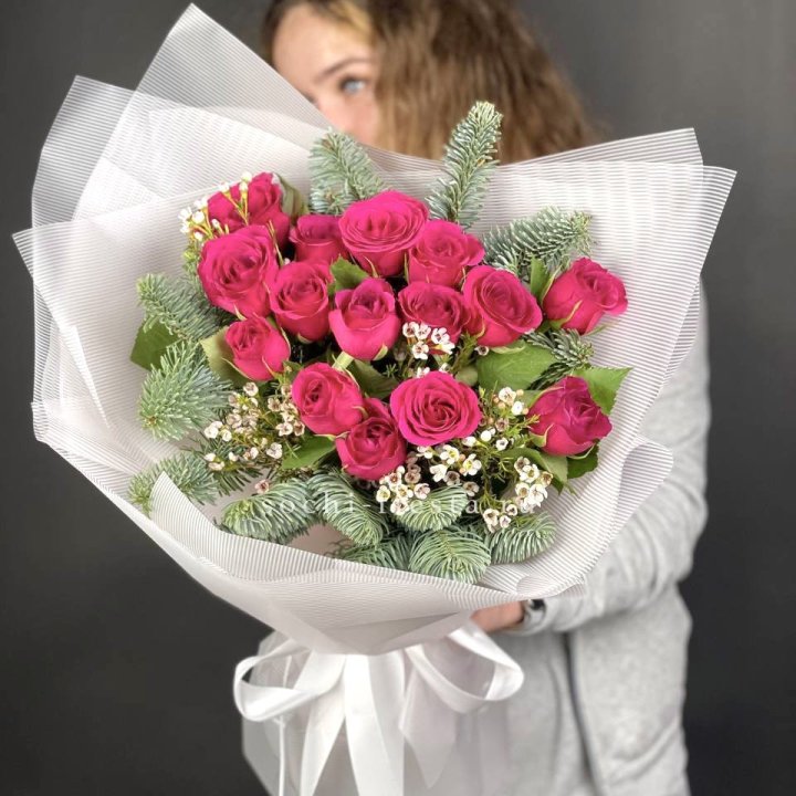 Новогодний букет Елки и Розы в Липецке