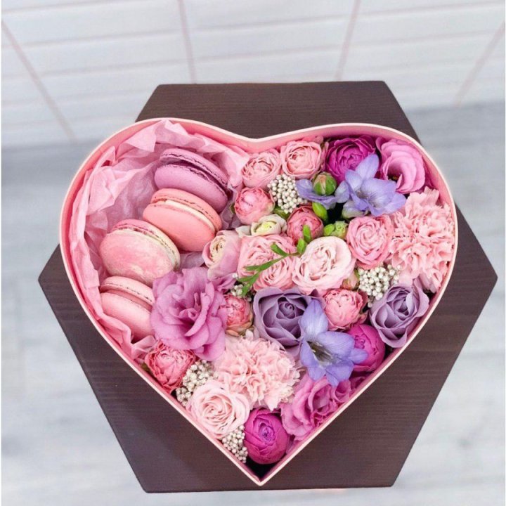 Бокс-сердце с макаронс  в Липецке