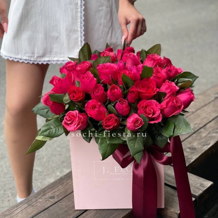 55 алых роз в кубе в Липецке