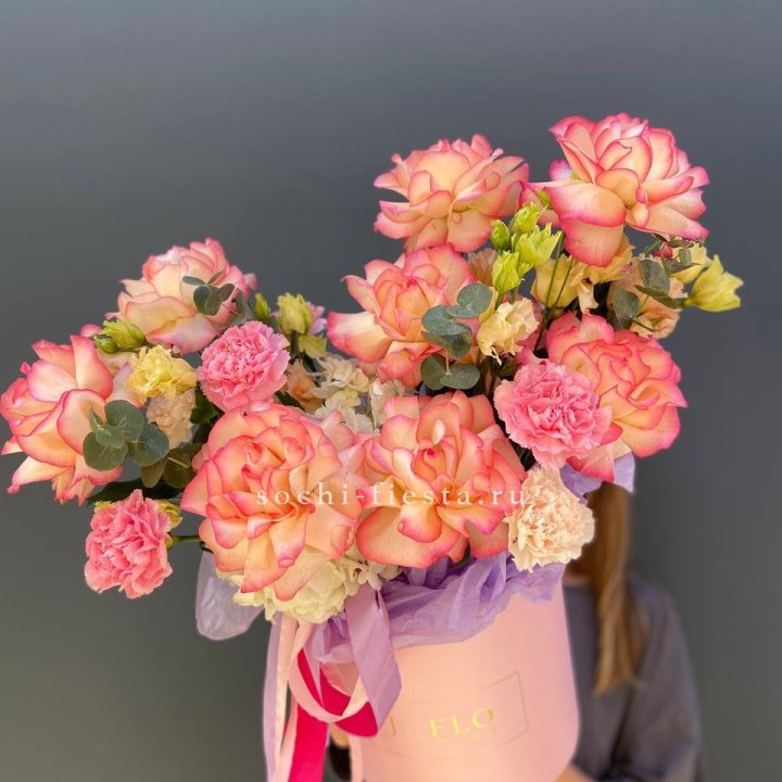 Бокс нежный с розами в Липецке