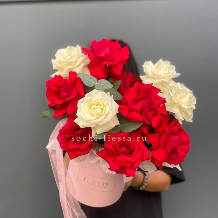 13 Французских роз в боксе в Липецке