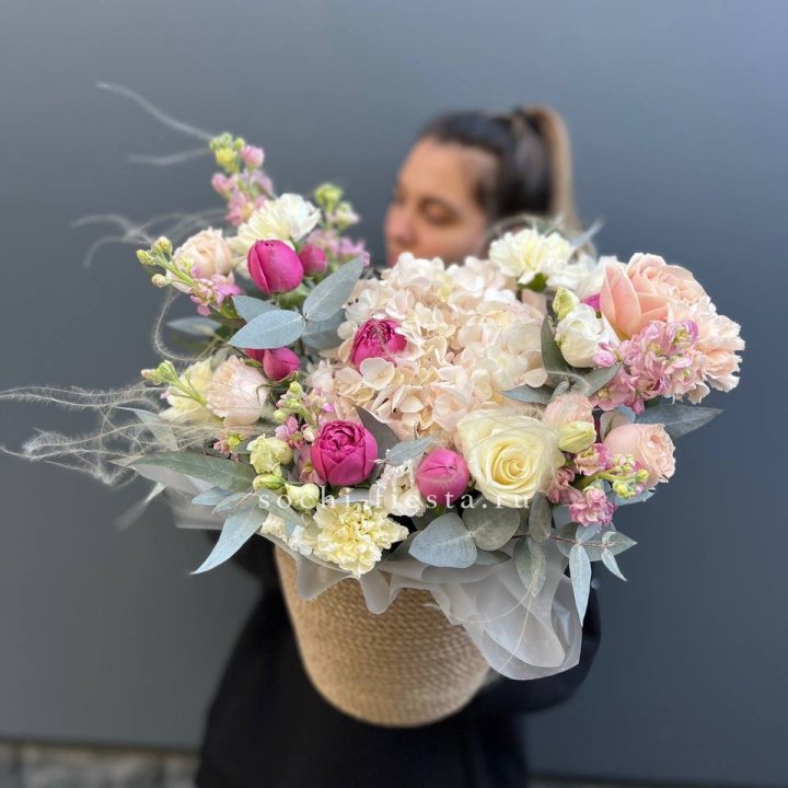 Цветочная композиция в джутовом боксе  в Липецке