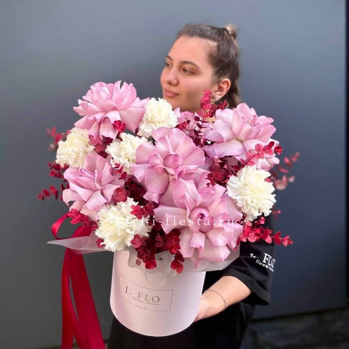 Бокс с французскими розами "Вела вита" в Липецке