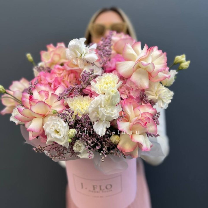 Цветочная композиция "Глория" в боксе в Липецке