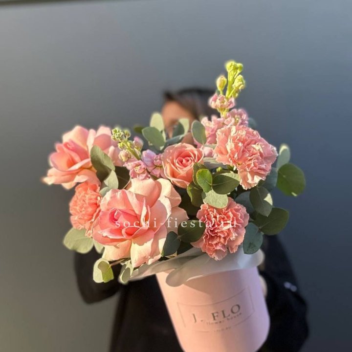 Цветы в боксе "Сизара" в Липецке