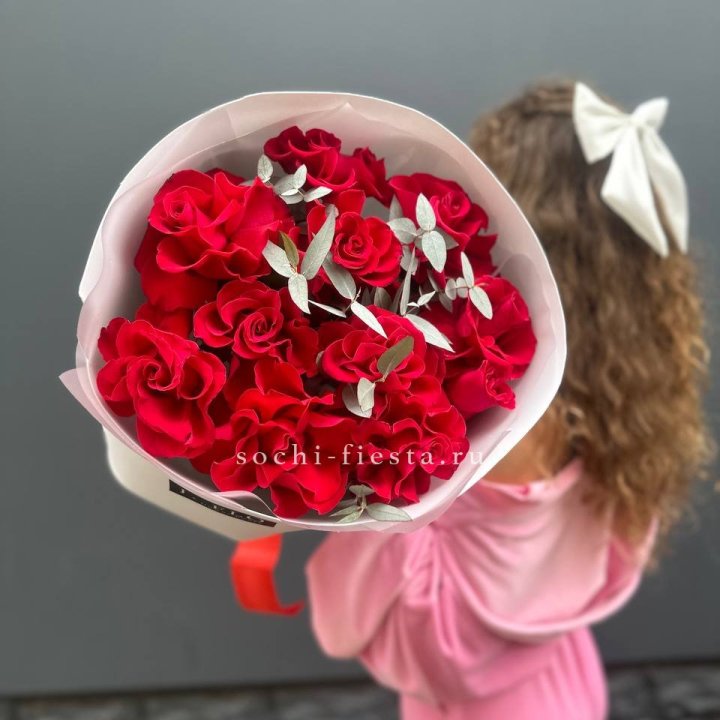 11 Красных французских роз в Липецке