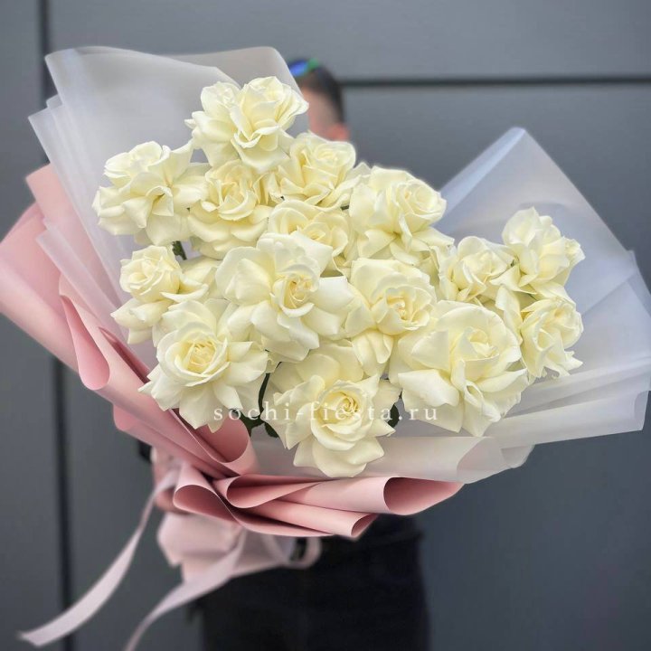 Букет из 15 французских роз Вайт дрим в Липецке