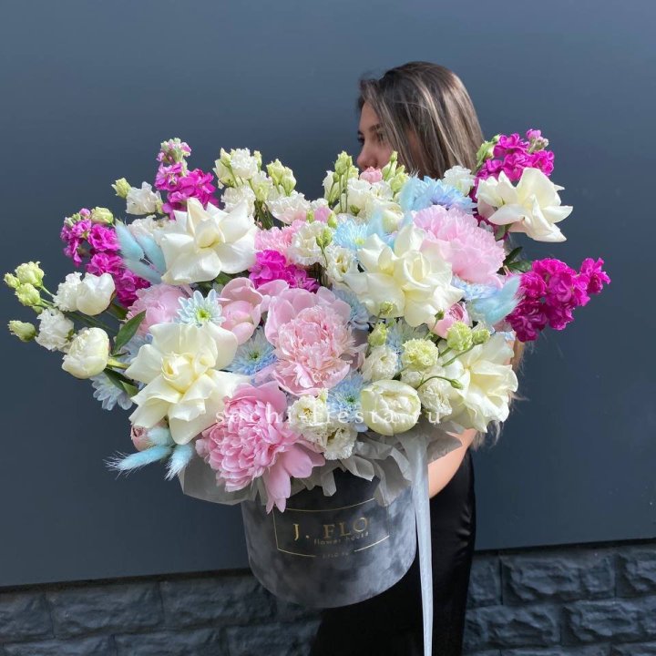 Дизайнерский цилиндр "Пионы гарден" в Липецке