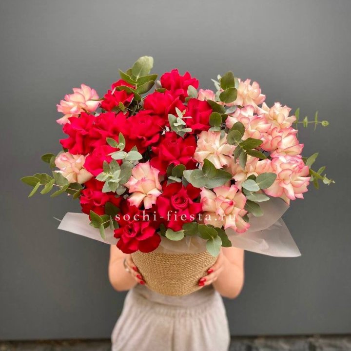 25 Французских роз в джутовом кашпо  в Липецке